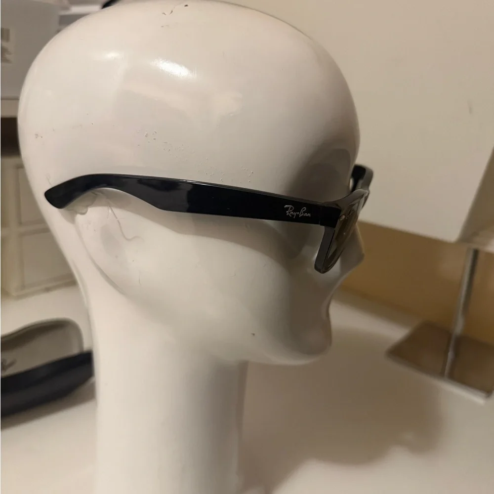 Ray-Ban Classic Black Sunglasses with Case in excellent conditions high quantity